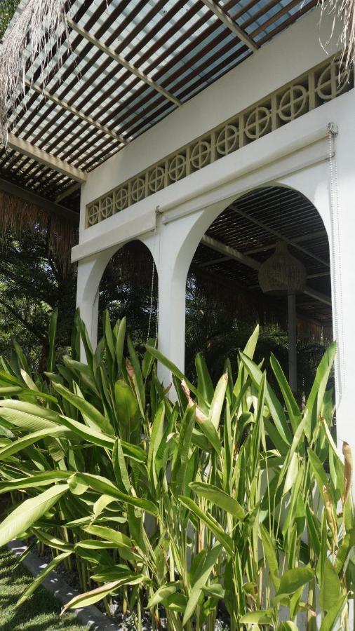 Suku Lifestyle Hotel & Villas Selong Belanak Exterior photo