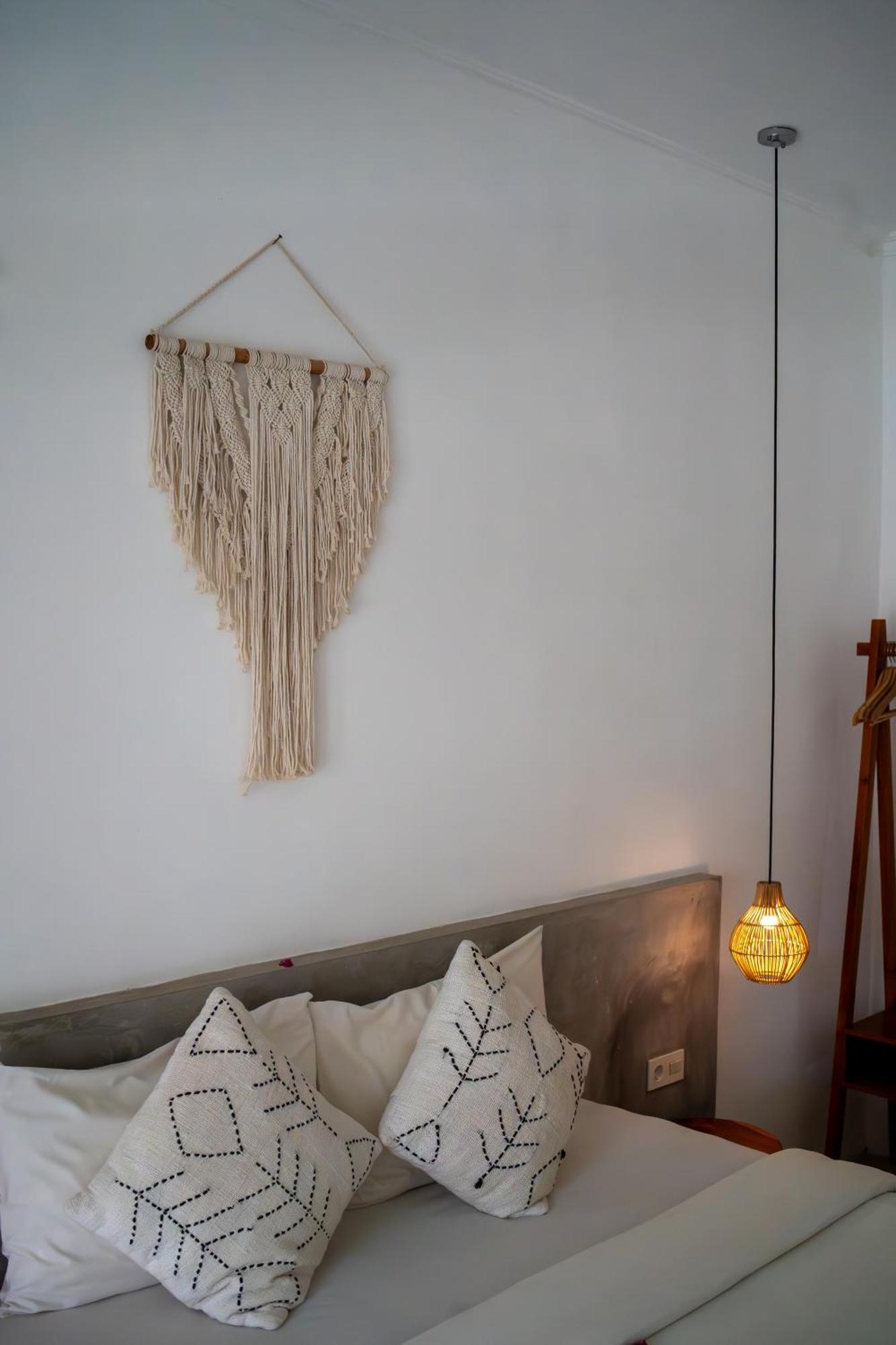Suku Lifestyle Hotel & Villas Selong Belanak Exterior photo