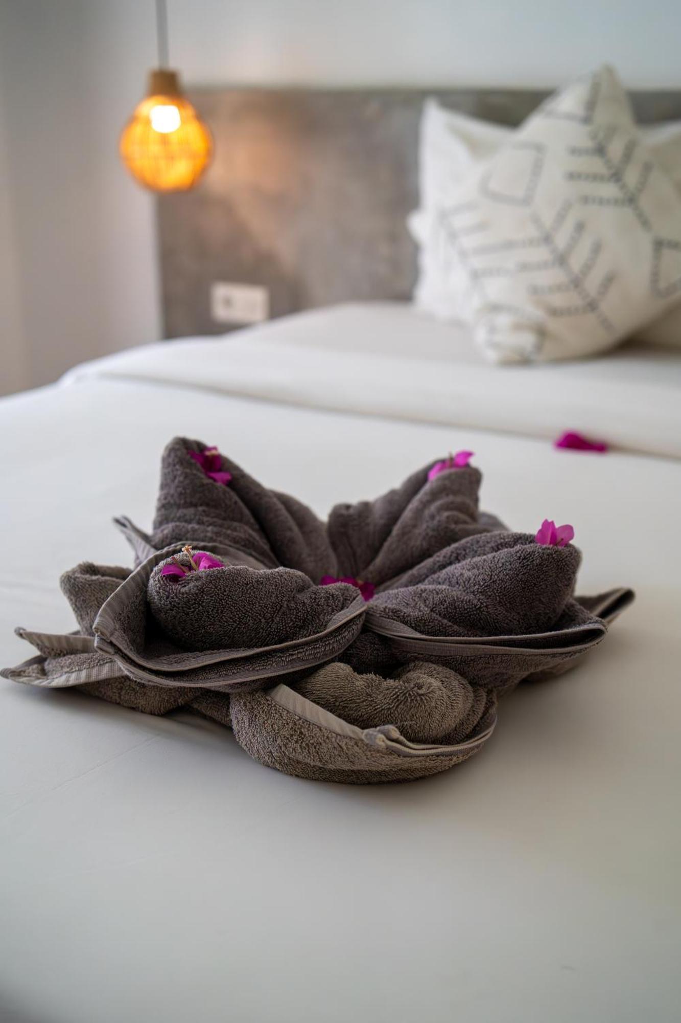 Suku Lifestyle Hotel & Villas Selong Belanak Exterior photo