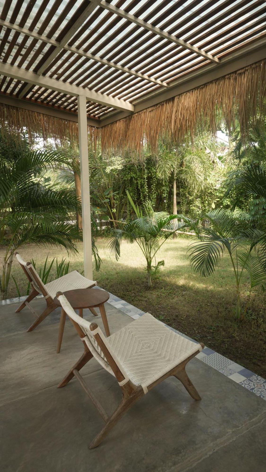 Suku Lifestyle Hotel & Villas Selong Belanak Exterior photo
