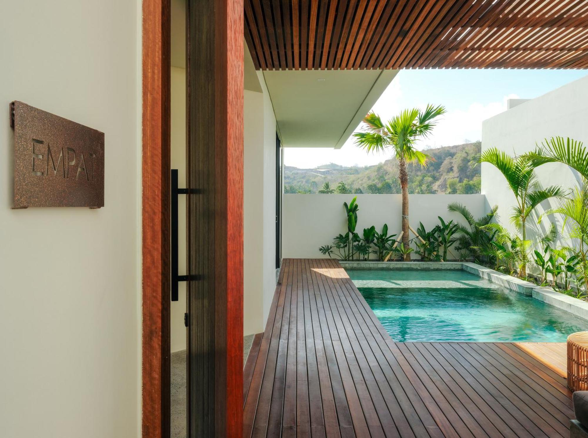 Suku Lifestyle Hotel & Villas Selong Belanak Exterior photo