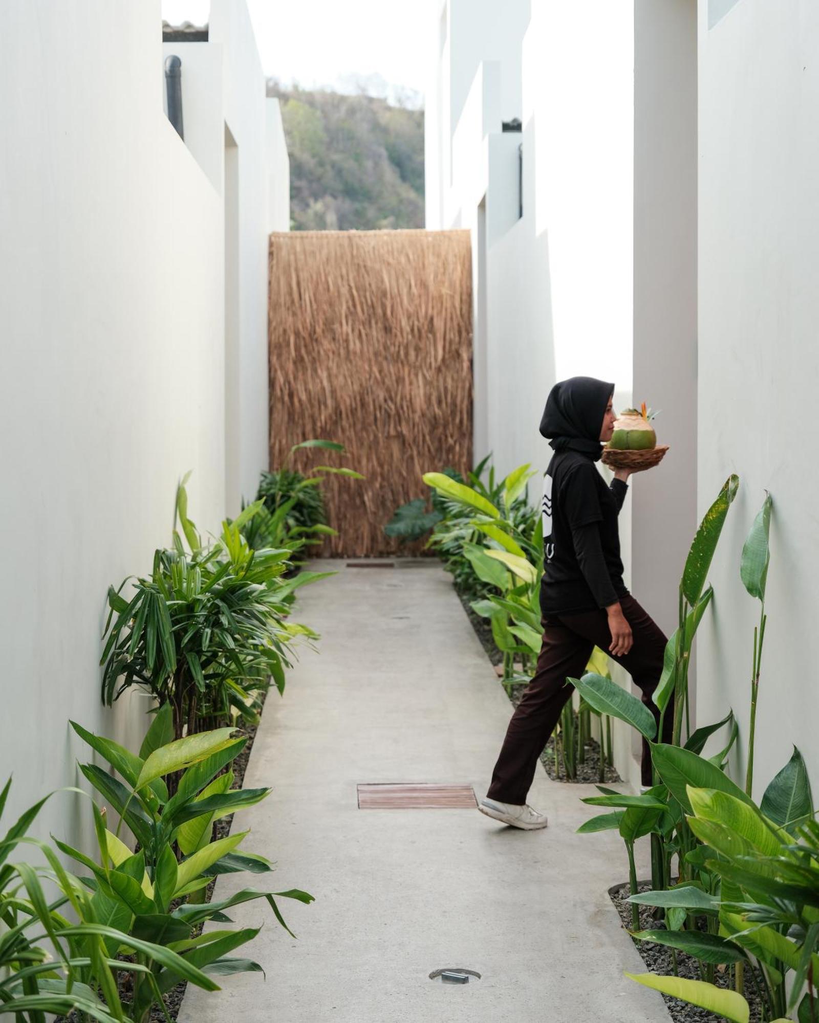 Suku Lifestyle Hotel & Villas Selong Belanak Exterior photo